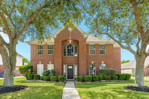 3206 Braesview Dr, Pearland, TX 77584