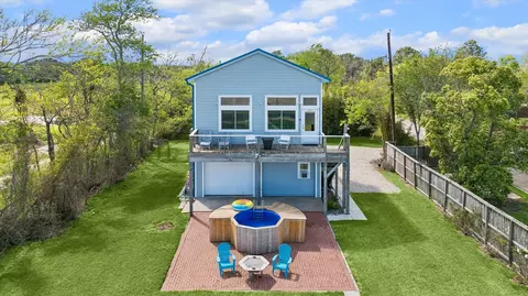 2015 Crescent Dr, La Porte, TX 77571