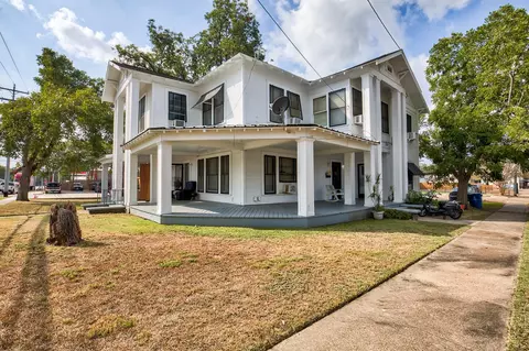 158 E Colorado, La Grange, TX 78945