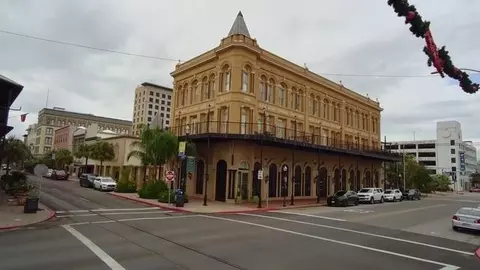 2102 Post Office St #1, Galveston, TX 77550
