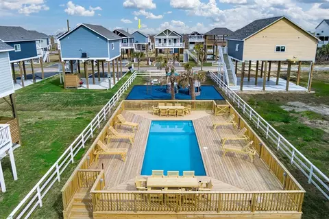 1057 Johnson Rd, Gilchrist, TX 77617