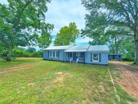 2501 E Houston Ave, Crockett, TX 75835
