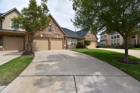 1734 Pepper Hill Ln, Sugar Land, TX 77479