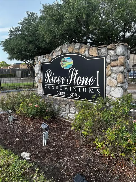 3025 Walnut Bend Ln #18, Houston, TX 77042