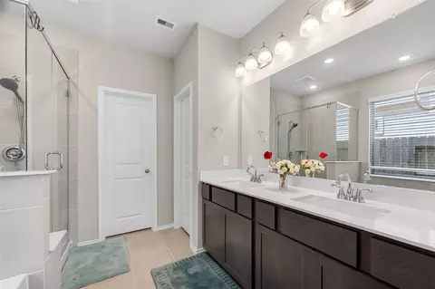 Bath - 2739 Meadow View Ln, Conroe, TX 77385 photo 4 of 7
