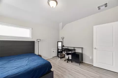 Bedroom - 2739 Meadow View Ln, Conroe, TX 77385 photo 8 of 13
