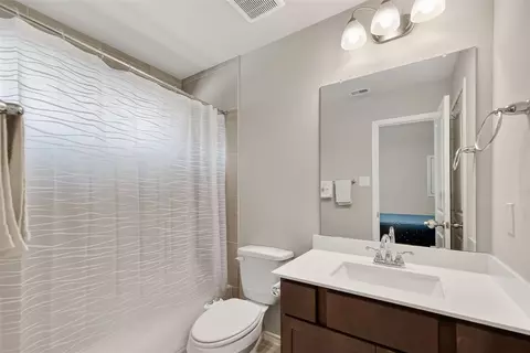 Bath - 2739 Meadow View Ln, Conroe, TX 77385 photo 1 of 7