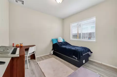 Bedroom - 2739 Meadow View Ln, Conroe, TX 77385 photo 12 of 13