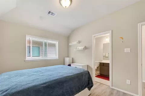 Bedroom - 2739 Meadow View Ln, Conroe, TX 77385 photo 2 of 13