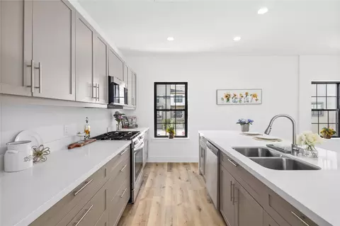11916 S Hoa Sen Cir, Houston, TX 77072