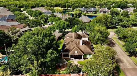 8746 Rippling Water Dr, Sugar Land, TX 77479