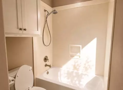 Bath - 422 Pine Harbor Dr, Onalaska, TX 77360 photo 2 of 2