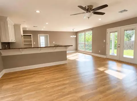 Living - 422 Pine Harbor Dr, Onalaska, TX 77360 photo 2 of 2