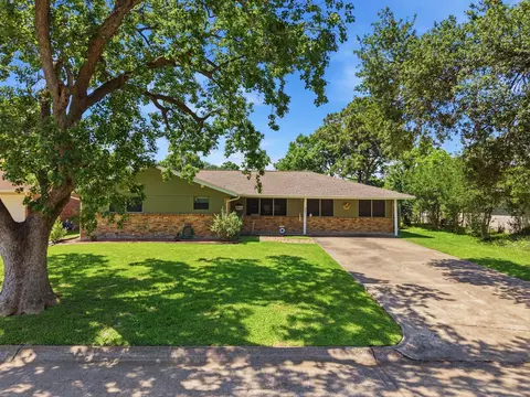 2013 18th Ave N, Texas City, TX 77590