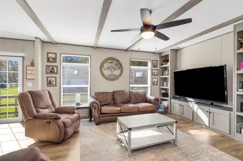 Living - 622 Lake Shore Dr, Trinity, TX 75862 photo 3 of 3