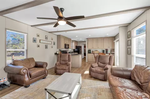 Living - 622 Lake Shore Dr, Trinity, TX 75862 photo 1 of 3