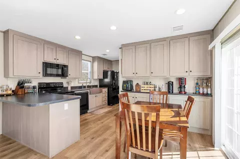 Kitchen - 622 Lake Shore Dr, Trinity, TX 75862 photo 1 of 3