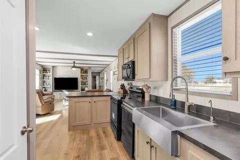 Kitchen - 622 Lake Shore Dr, Trinity, TX 75862 photo 3 of 3