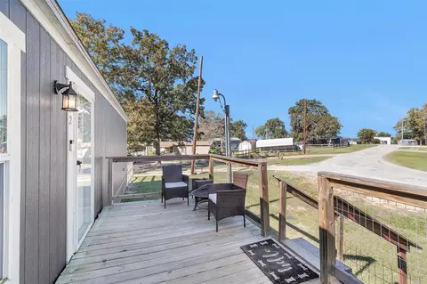 Exterior - 622 Lake Shore Dr, Trinity, TX 75862 photo 3 of 8