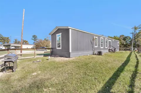 Exterior - 622 Lake Shore Dr, Trinity, TX 75862 photo 6 of 8