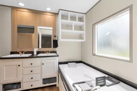 Bath - 622 Lake Shore Dr, Trinity, TX 75862 photo 1 of 4