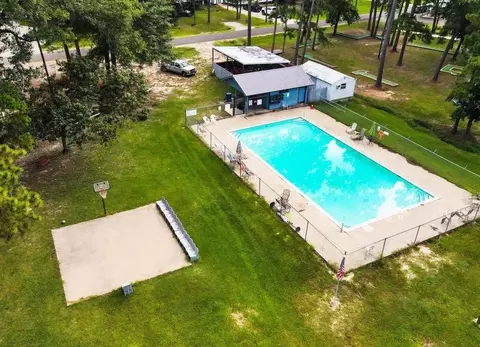 Exterior - 622 Lake Shore Dr, Trinity, TX 75862 photo 7 of 8