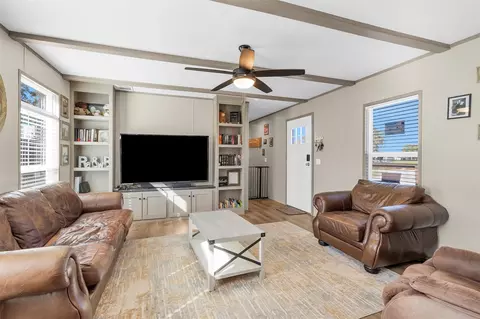 Living - 622 Lake Shore Dr, Trinity, TX 75862 photo 2 of 3