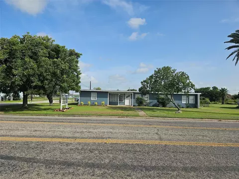 136 Fisher St, Matagorda, TX 77457