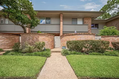 674 S Ripple Creek Dr, Houston, TX 77057