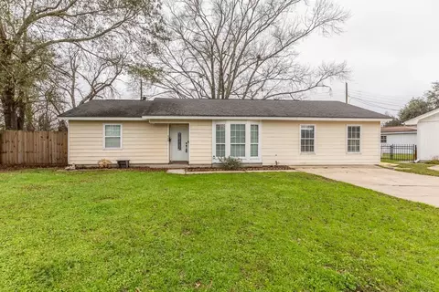 970 Charleston Cir, Bridge City, TX 77611