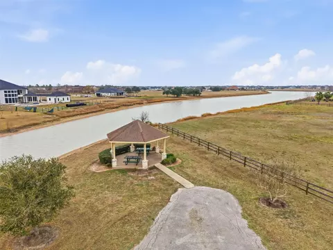 13614 Lake Ridge Dr, Richmond, TX 77469