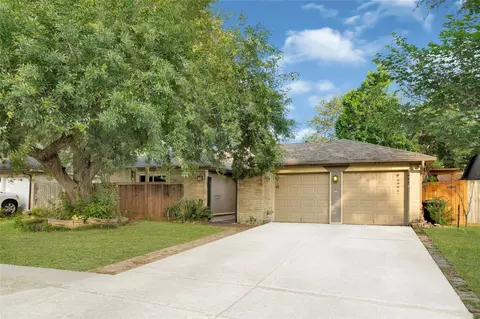 2515 Harvest Cv, Friendswood, TX 77546