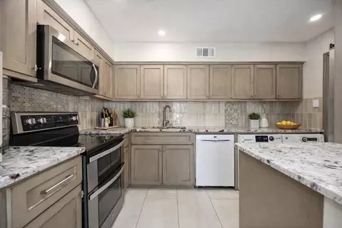470 N Post Oak Ln #470, Houston, TX 77024