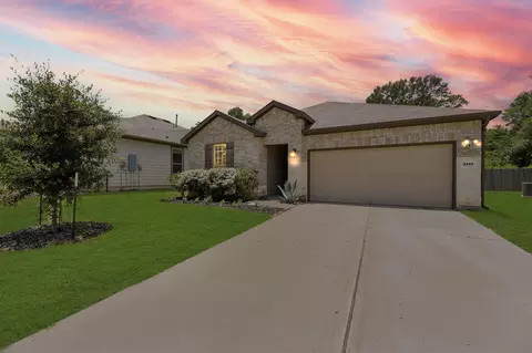 2340 N Amber Ruse Ct, Conroe, TX 77304