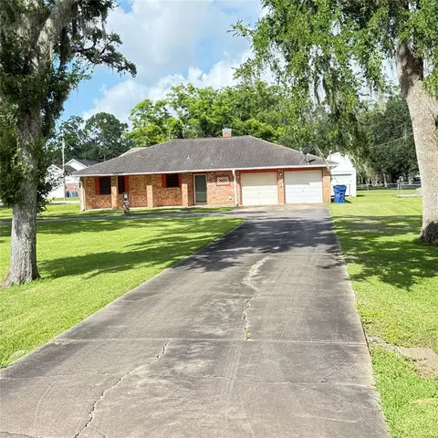 1410 S Dance Dr, West Columbia, TX 77486