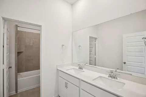 Bath - 2843 Clapbread Ln, Rosenberg, TX 77471 photo 4 of 4