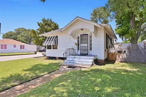 4828 Avenue Q 12, Galveston, TX 77551