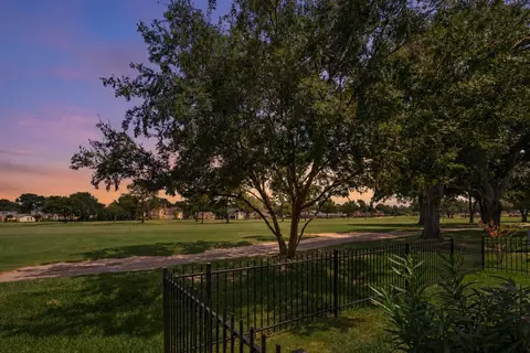 7635 Ameswood Rd, Houston, TX 77095