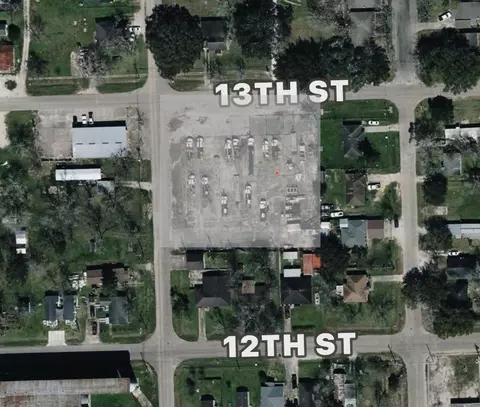 2402 13th St, Bay City, TX 77414