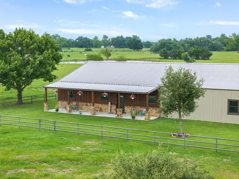493 Hodde Rd, Carmine, TX 78932