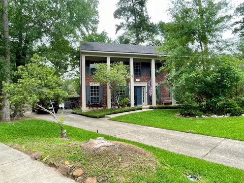 123 W Trillium Ct, The Woodlands, TX 77381