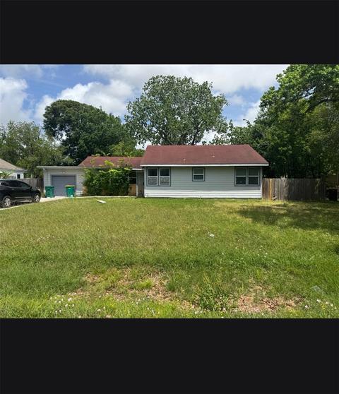 1633 Hawthorne St, La Marque, TX 77568
