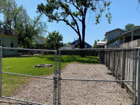 1911 Chestnut St, Houston, TX 77009