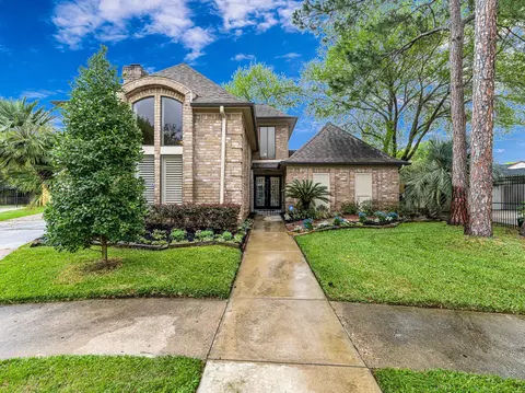 12422 Piping Rock Dr, Houston, TX 77077