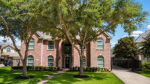 2010 Shepherds Pl, Sugar Land, TX 77479