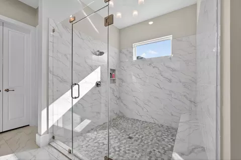 Bath - 4103 Willowisp Ct, Fulshear, TX 77441 photo 2 of 5