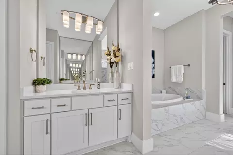 Bath - 4103 Willowisp Ct, Fulshear, TX 77441 photo 3 of 5