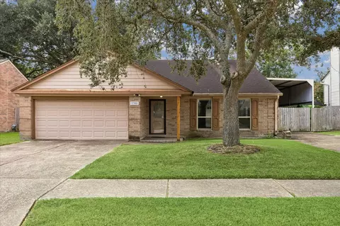 2308 Parkview Dr, Pearland, TX 77581