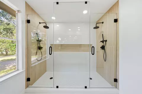 82 N Apple Springs Cir, The Woodlands, TX 77382