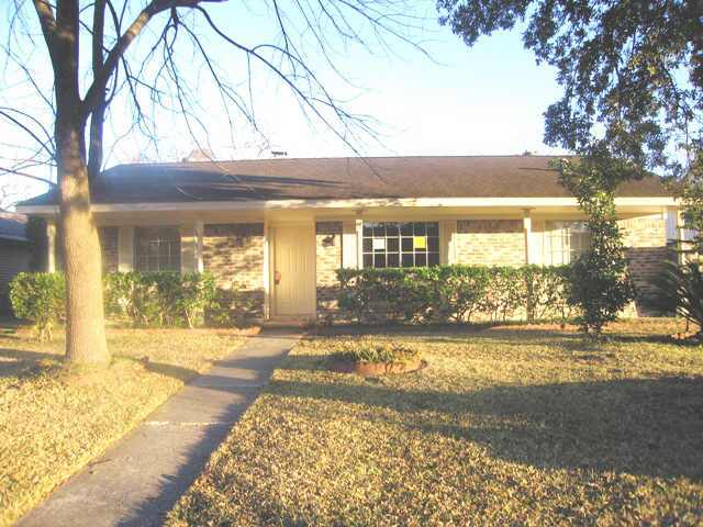 11322 Sharpcrest St, Houston, TX 77072 photo 1